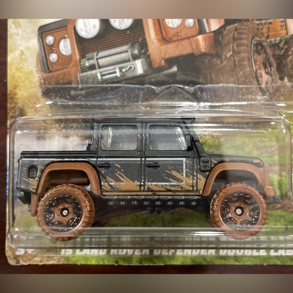 2022 Hot Wheels Off-Road Mud Runners #5 '15 Land Rover Defender Double Cab - Picture 4 of 4